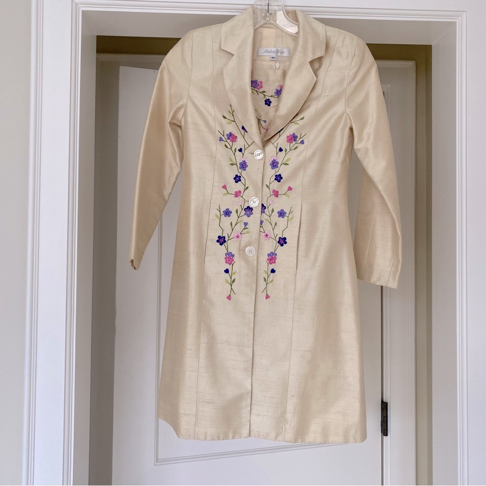 👑👑 Young Girls silk Monkey Wear dress and matching coat!